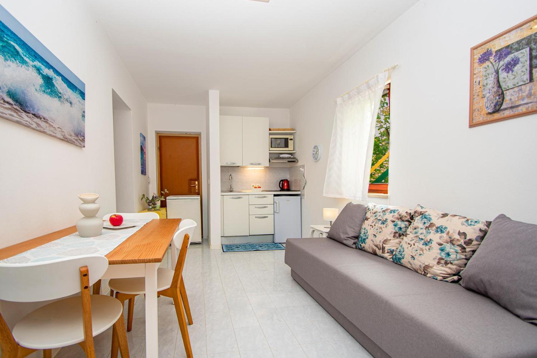 Iva Apartament *